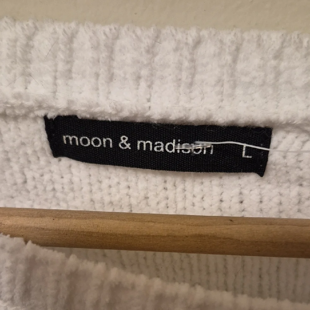 moon & madison White Crew Neck Sweater - Picture 3 of 5